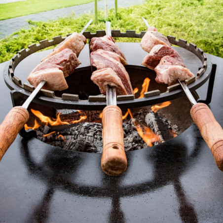 Set Grille Brochette Horizontal 100 sur le barbecue Set Grille Brochette Horizontal 100 sur le barbecue